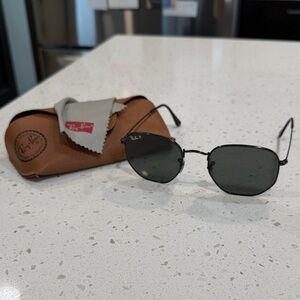 Ray-Ban Men’s Black Metal Frame Sunglasses with Dark Gray Lenses